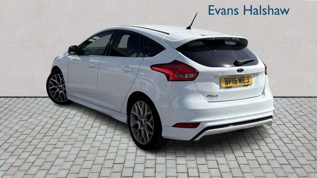 Ford Focus 1.0T Ecoboost Titanium Hatchback Blue #2