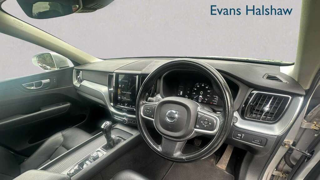 Volvo XC60 2.0 D4 Momentum Awd 2018 Silver #3
