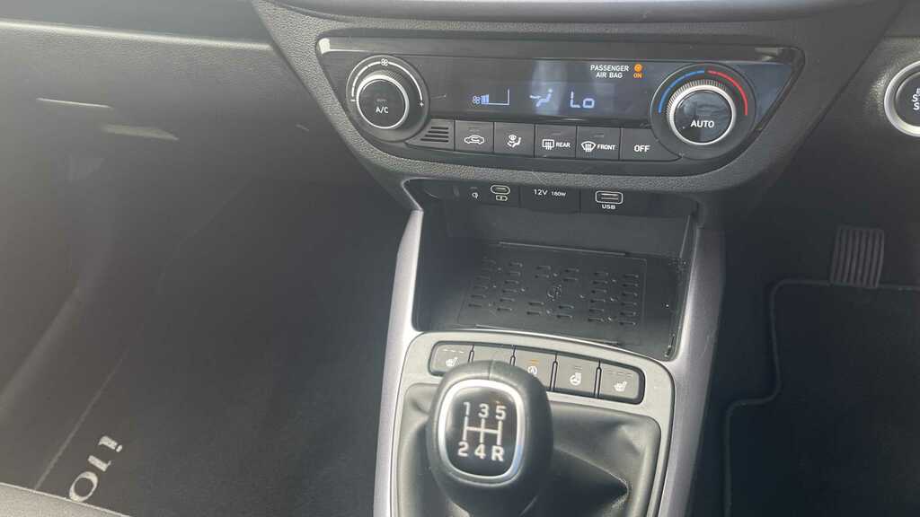 Hyundai I10 1.0 63 Premium Nav 2025 MV25XTH Green #2