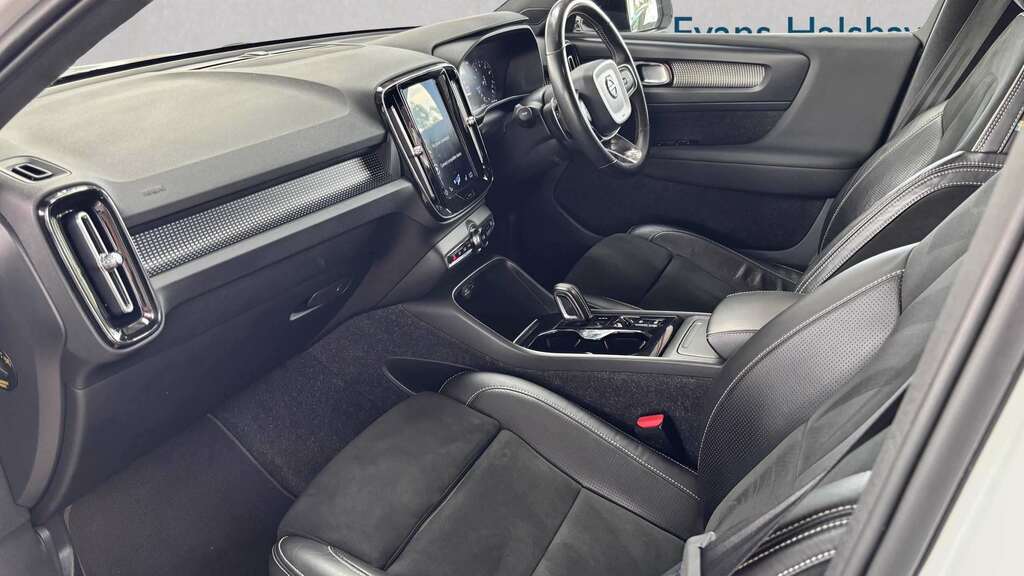 Volvo XC40 2.0 T4 R Design Pro Geartronic 2019 GX69LHD #2