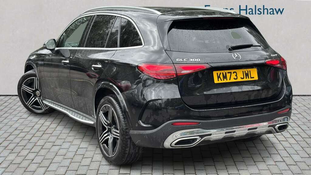 Mercedes-Benz GLC Class 300 4Matic Amg Line Premium 9G-tronic 2023 Black #2