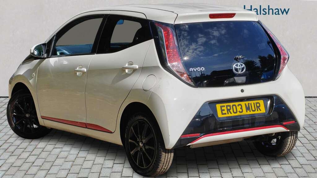 Toyota Aygo 1.0 Vvt-i X-press 2017 White #2