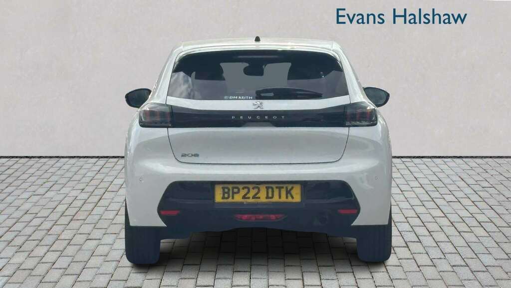 Peugeot 208 1.2 Puretech 100 Allure Premium 2022 White #4
