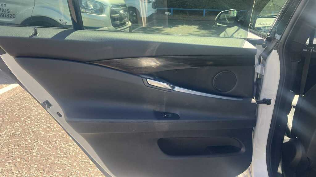 BMW 5 Series 520D M Sport Blue #14
