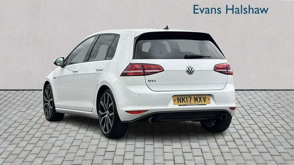 Volkswagen Golf 2.0 Tsi Gti Nav 2017 White #2