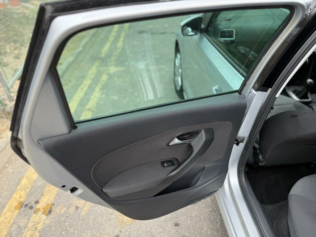 Volkswagen Polo Black #20