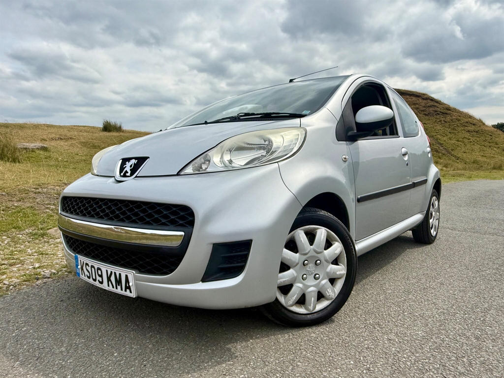 Peugeot 107 Hatchback Orange #18