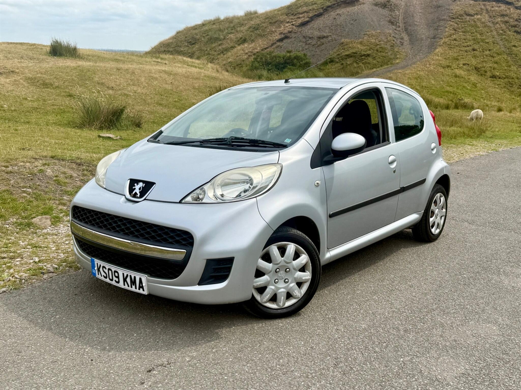 Peugeot 107 Hatchback Orange #16