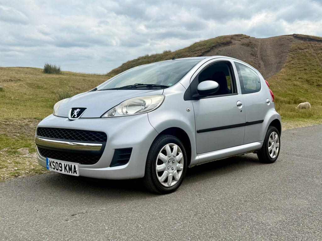 Peugeot 107 Hatchback Orange #17