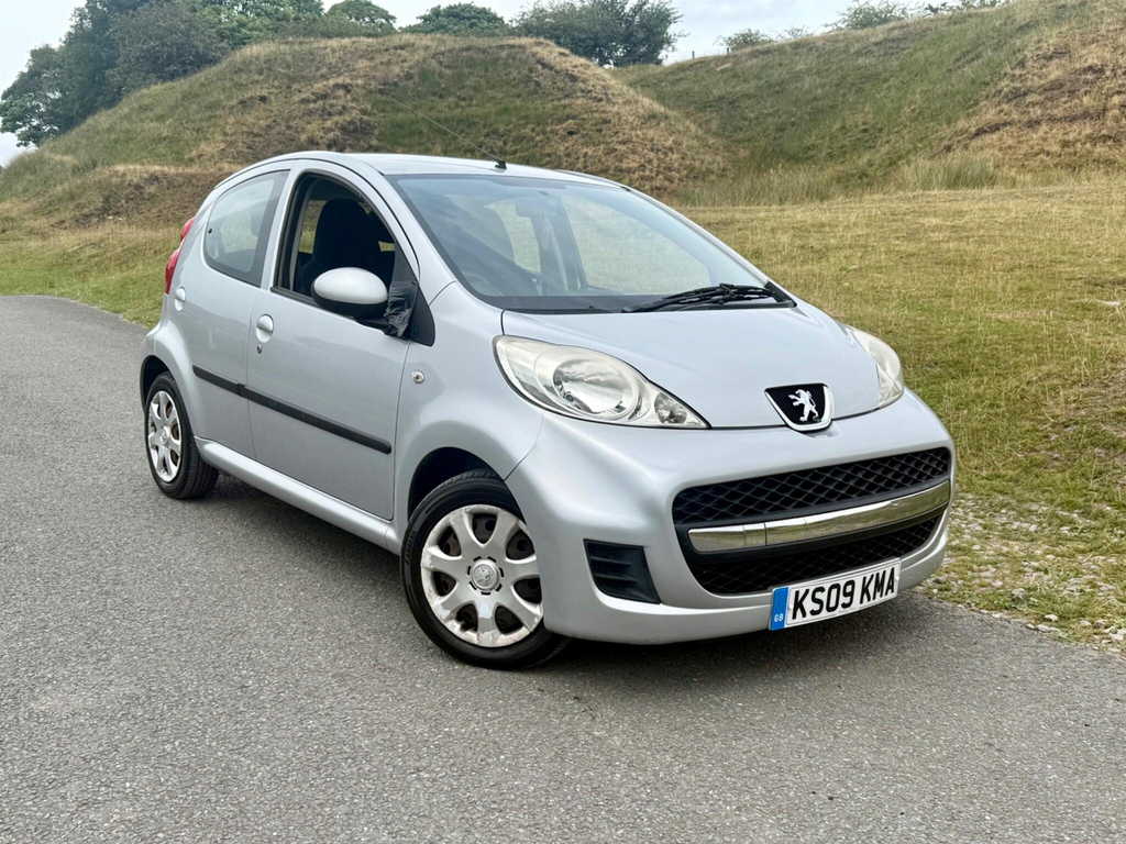 Peugeot 107 Hatchback Orange #12