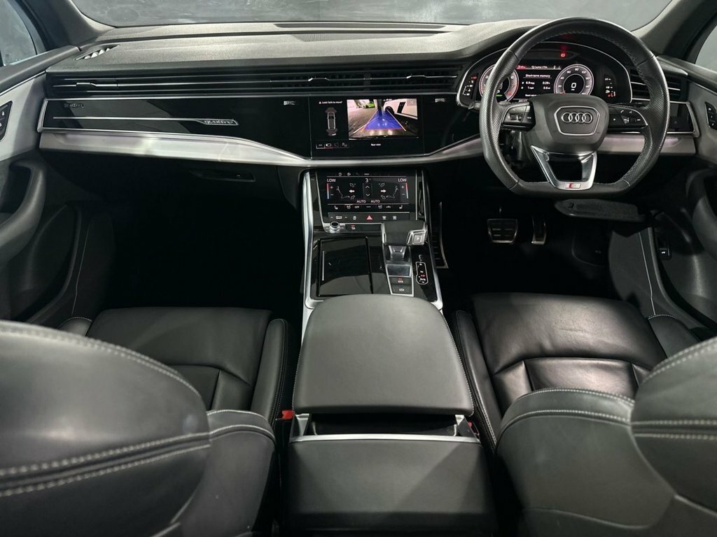 Audi Q7 3L S Line FP71LHE Black #3