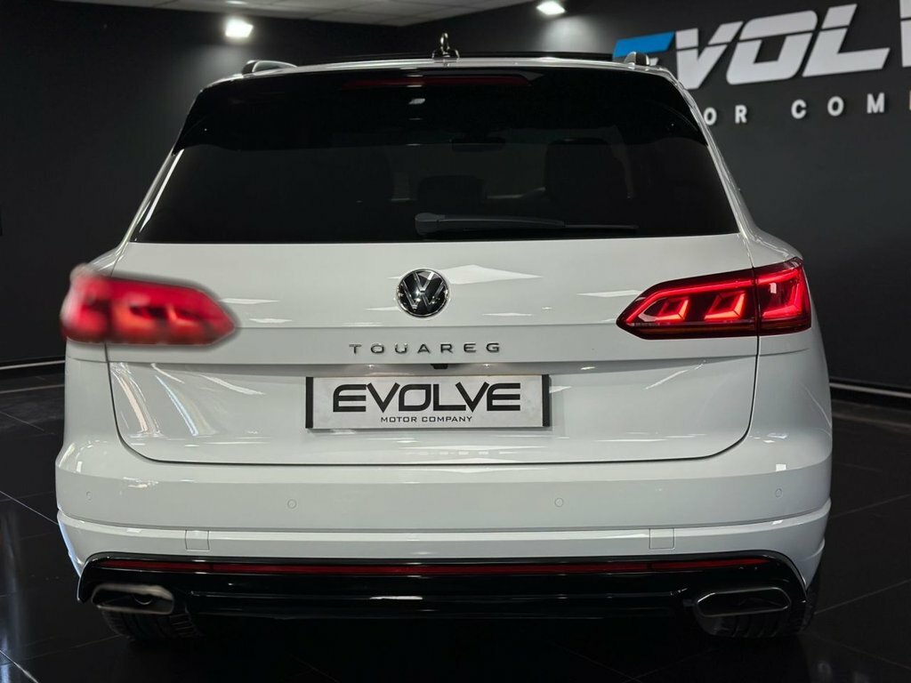 Volkswagen Touareg 3L Black Edition White #5