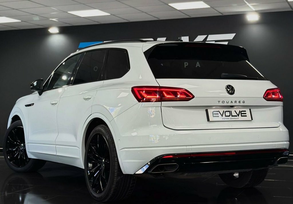 Volkswagen Touareg 3L Black Edition White #2
