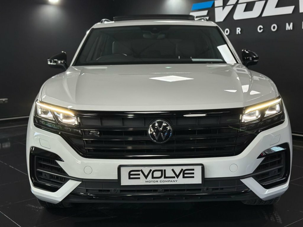 Volkswagen Touareg 3L Black Edition White #4