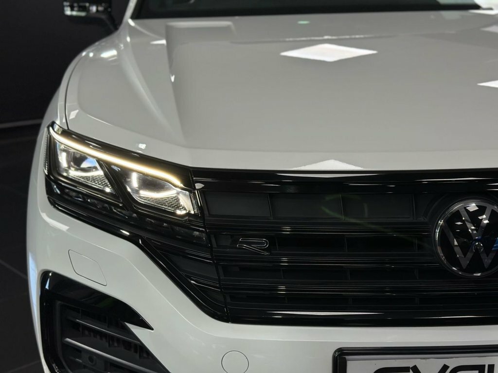 Volkswagen Touareg 3L Black Edition White #6