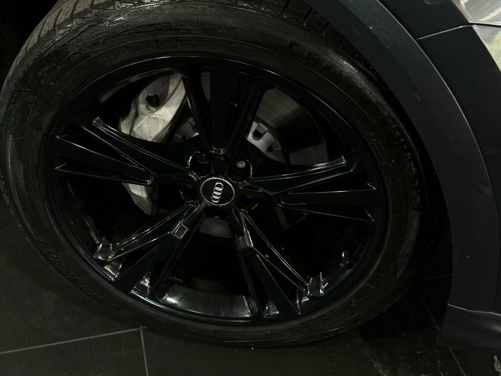Audi Q8  Black #16