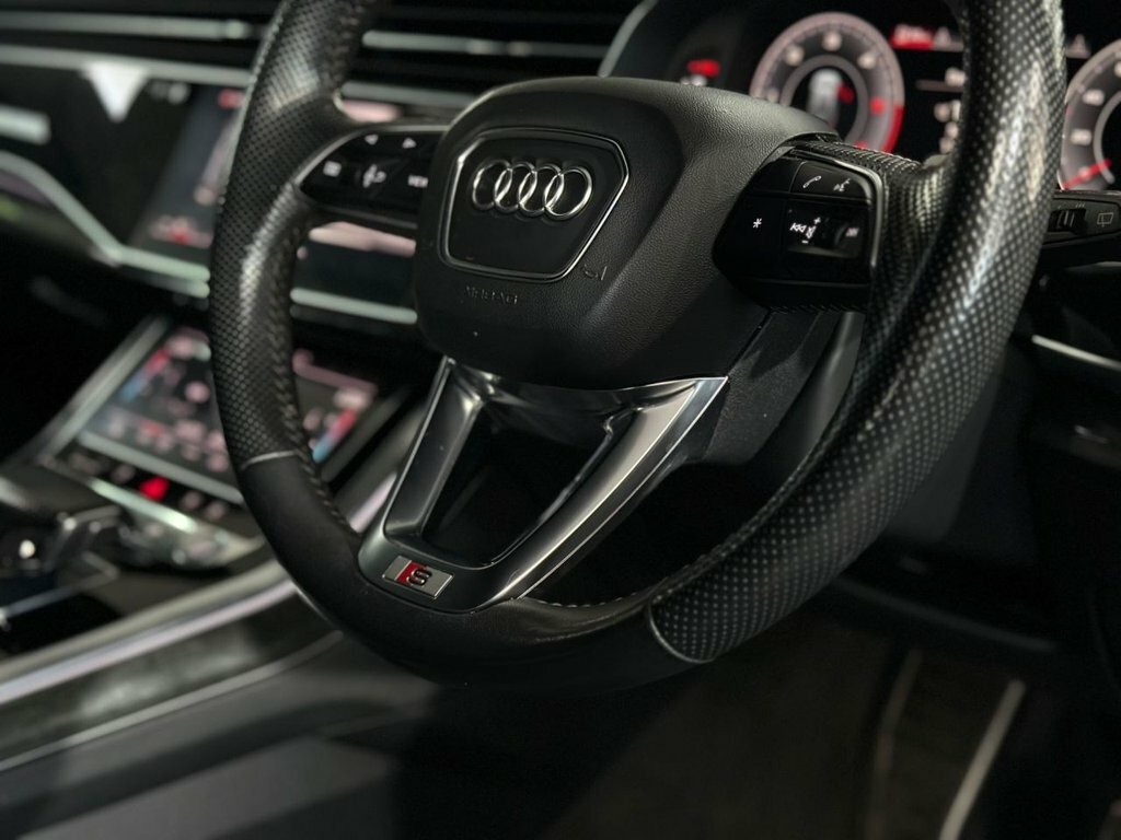 Audi Q8  Black #22