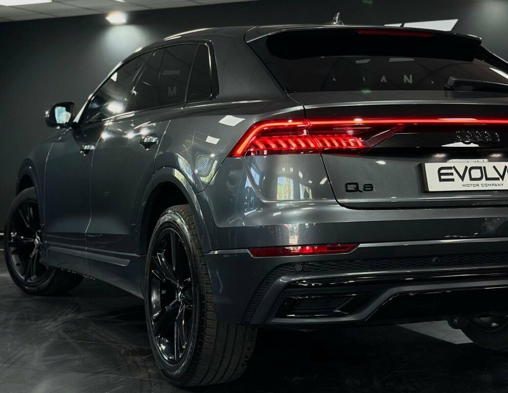 Audi Q8  Black #9