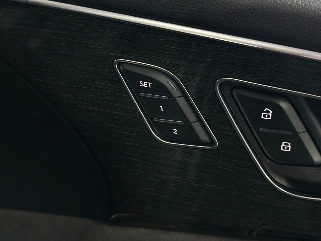 Audi Q8  Black #28