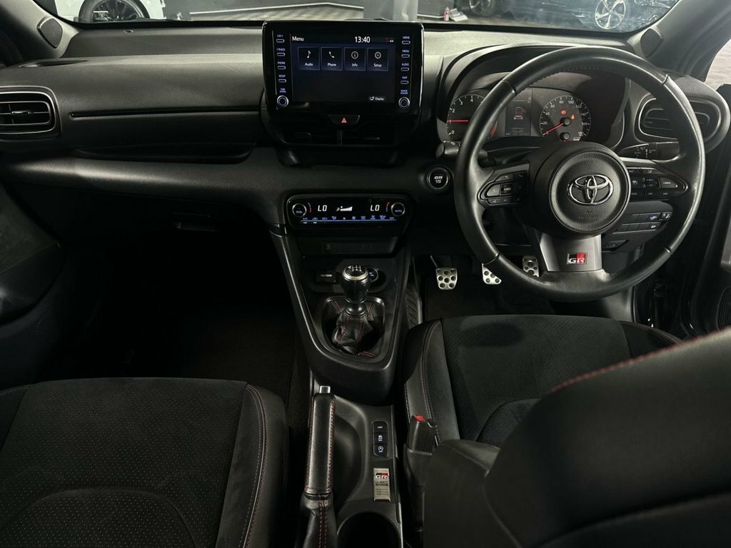 Toyota Yaris 1.6L Gr Circuit Black #3