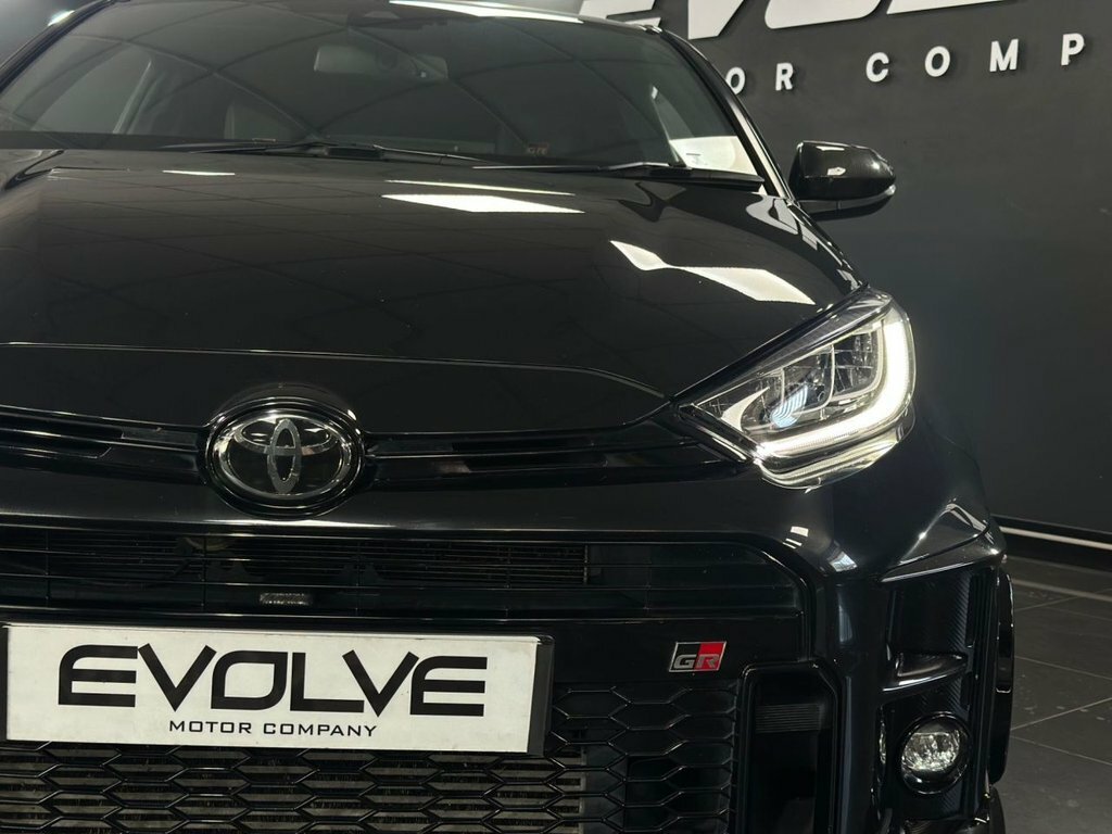 Toyota Yaris 1.6L Gr Circuit Black #4