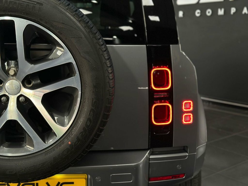 Land Rover Defender 110 Hse Black #7