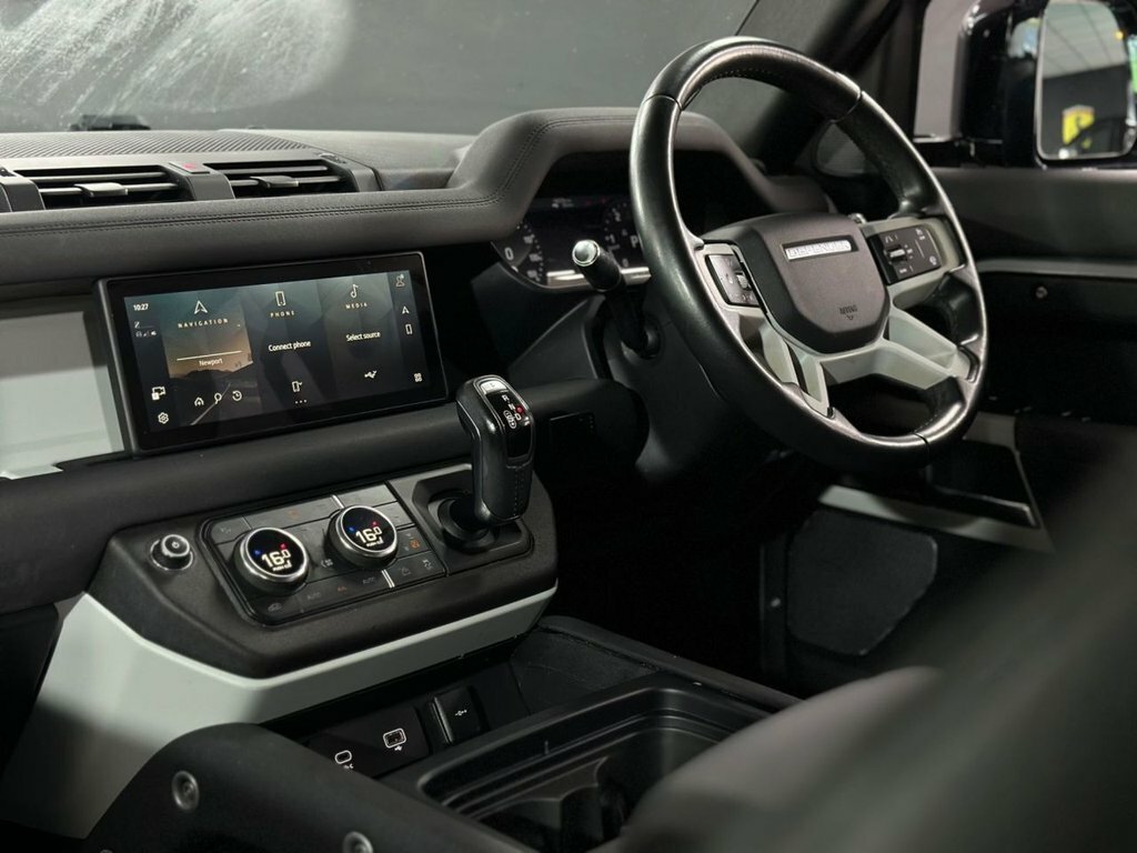 Land Rover Defender 110 Hse Black #21