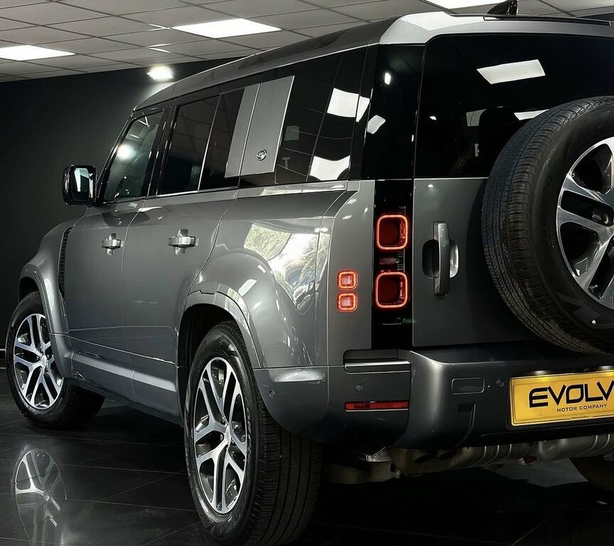 Land Rover Defender 110 Hse Black #9