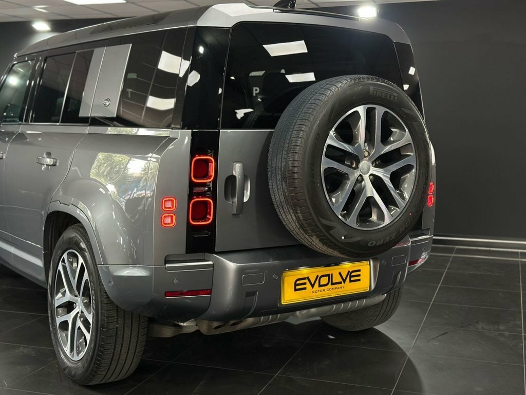 Land Rover Defender 110 Hse Black #32