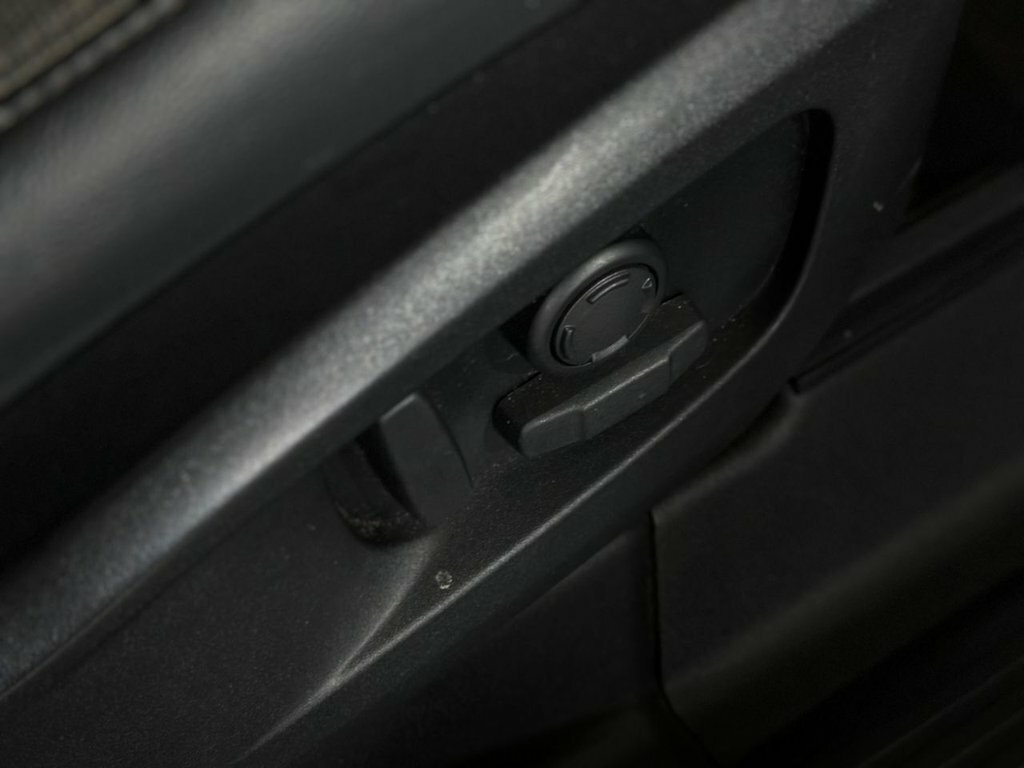 Land Rover Defender 110 Hse Black #31