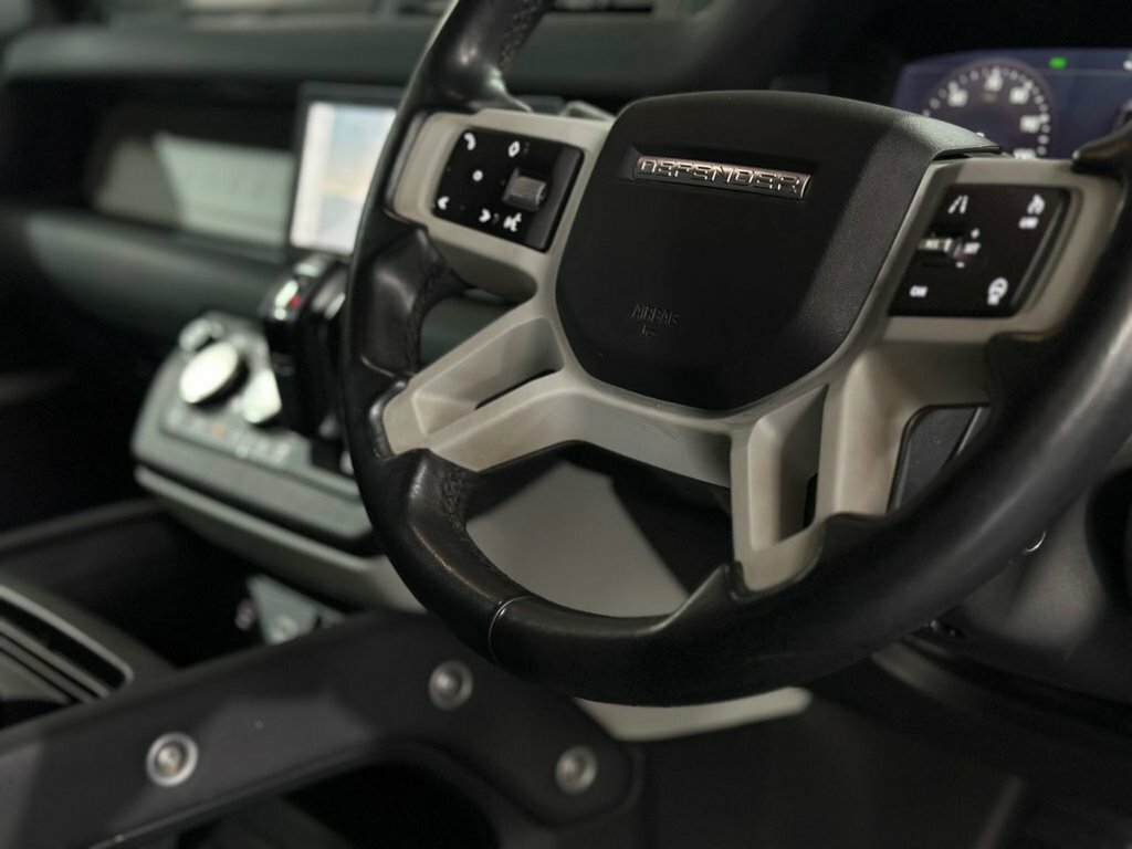 Land Rover Defender 110 Hse Black #22