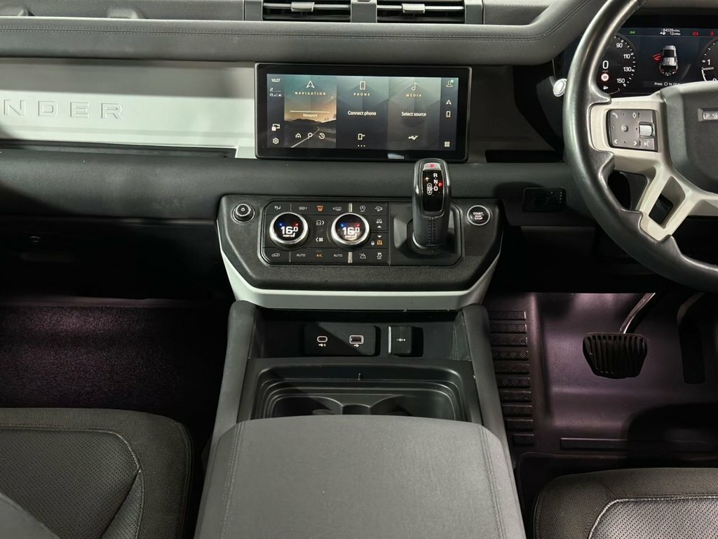 Land Rover Defender 110 Hse Black #20