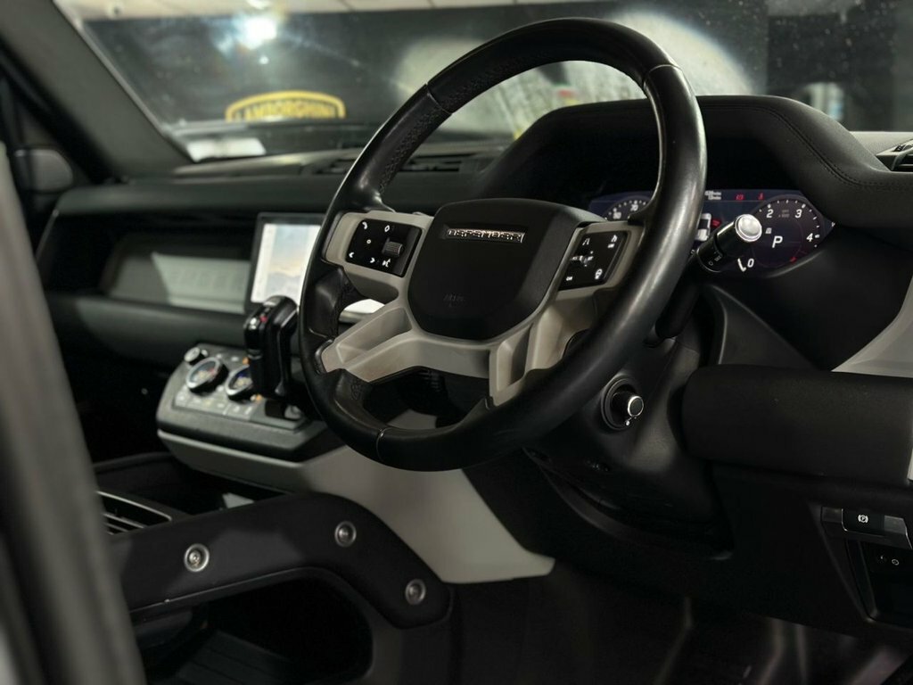 Land Rover Defender 110 Hse Black #19