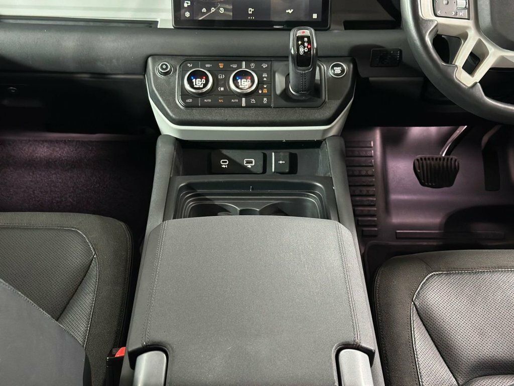 Land Rover Defender 110 Hse Black #26