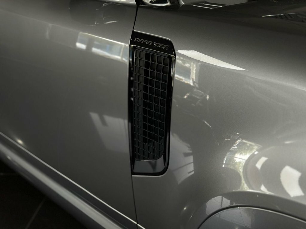 Land Rover Defender 110 Hse Black #16