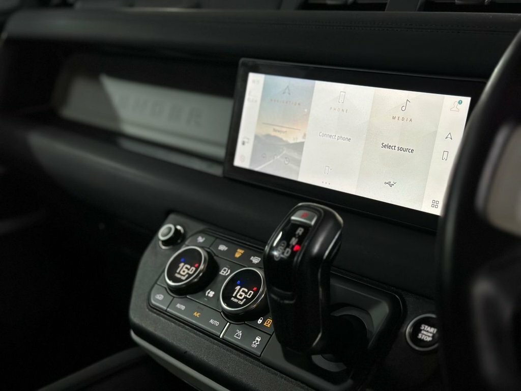 Land Rover Defender 110 Hse Black #23