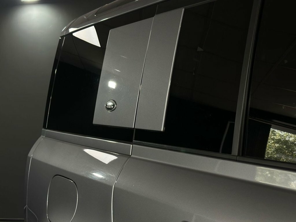 Land Rover Defender 110 Hse Black #18