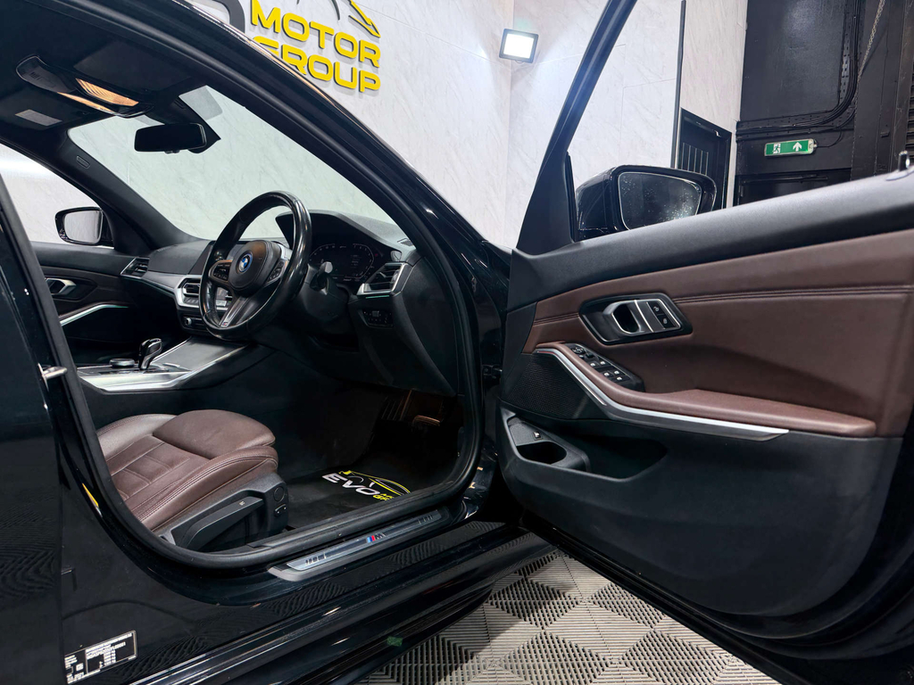 BMW 3 Series 320I Se Step Black #32