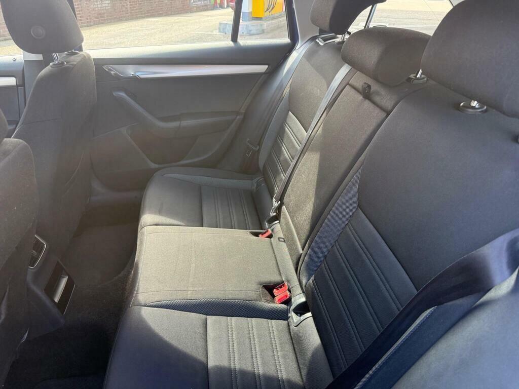Skoda Octavia Skoda Hatchback 2.0 Tdi Cr Se L Dsg 7 Silver #14