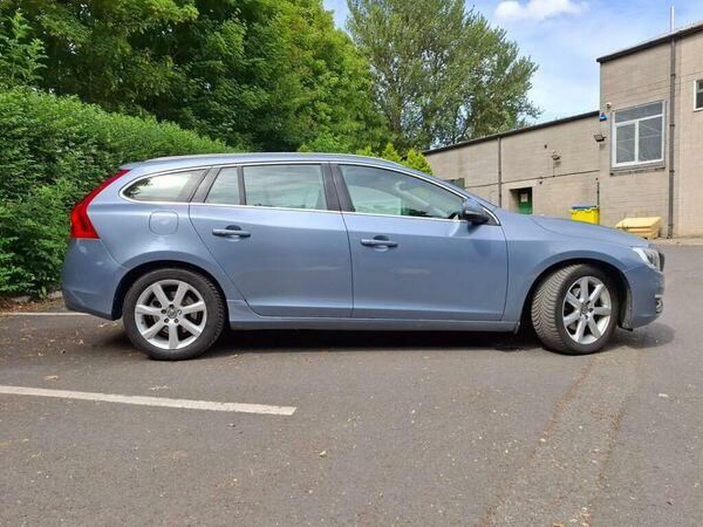 Volvo V60 D5 Twin Engine Se Blue #16