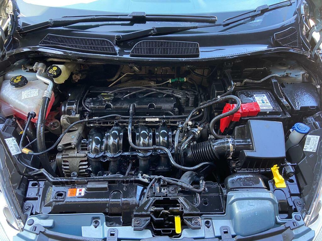 Ford Fiesta 1.25 Zetec Hatchback 133 Gkm, Red #5