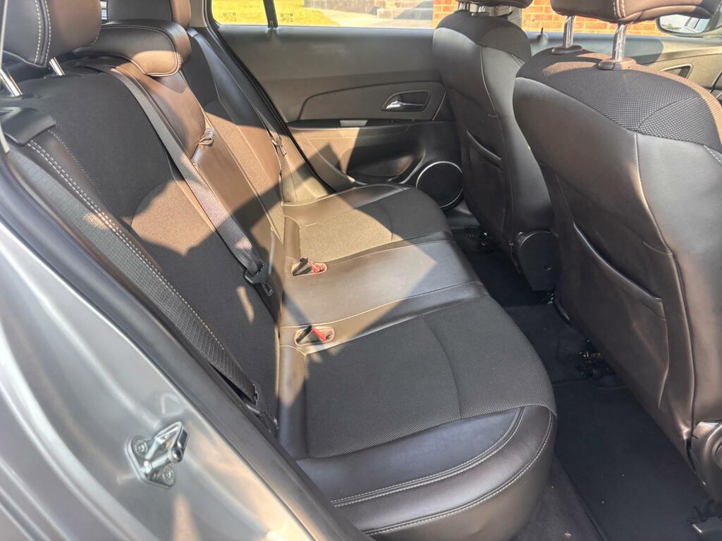 Chevrolet Cruze Hatchback Black #15