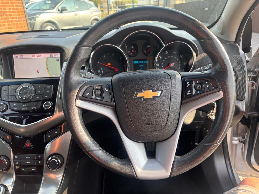 Chevrolet Cruze Hatchback Black #30