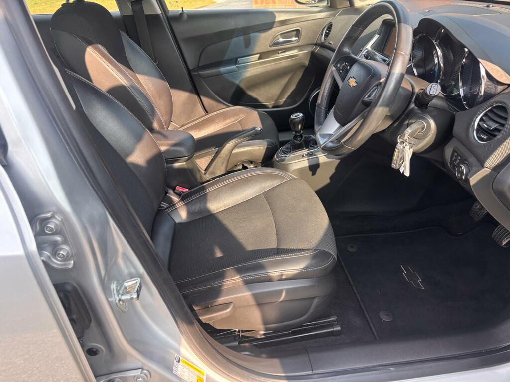 Chevrolet Cruze Hatchback Black #11