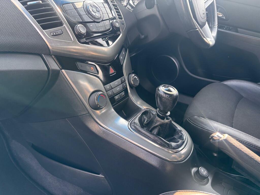 Chevrolet Cruze Hatchback Black #26