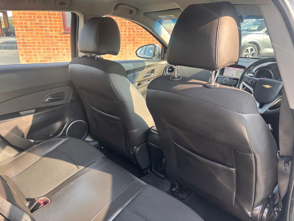 Chevrolet Cruze Hatchback Black #16