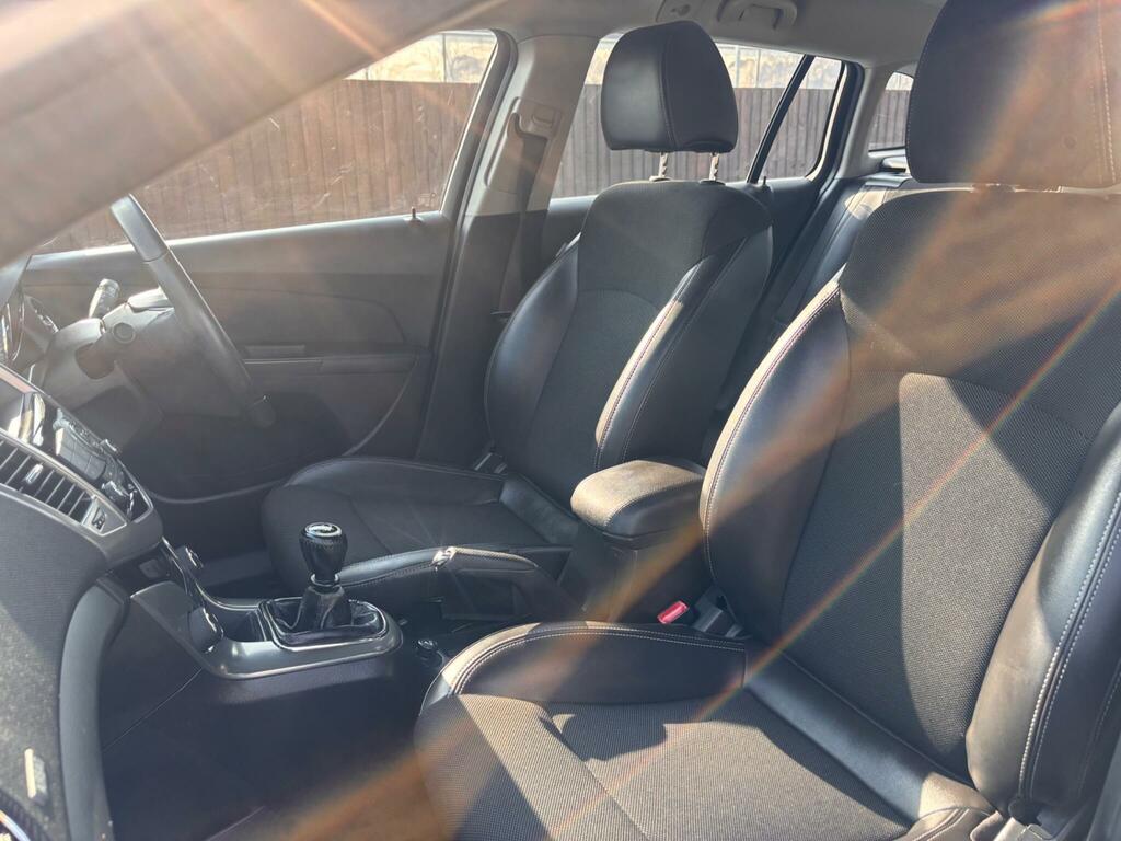 Chevrolet Cruze Hatchback Black #29