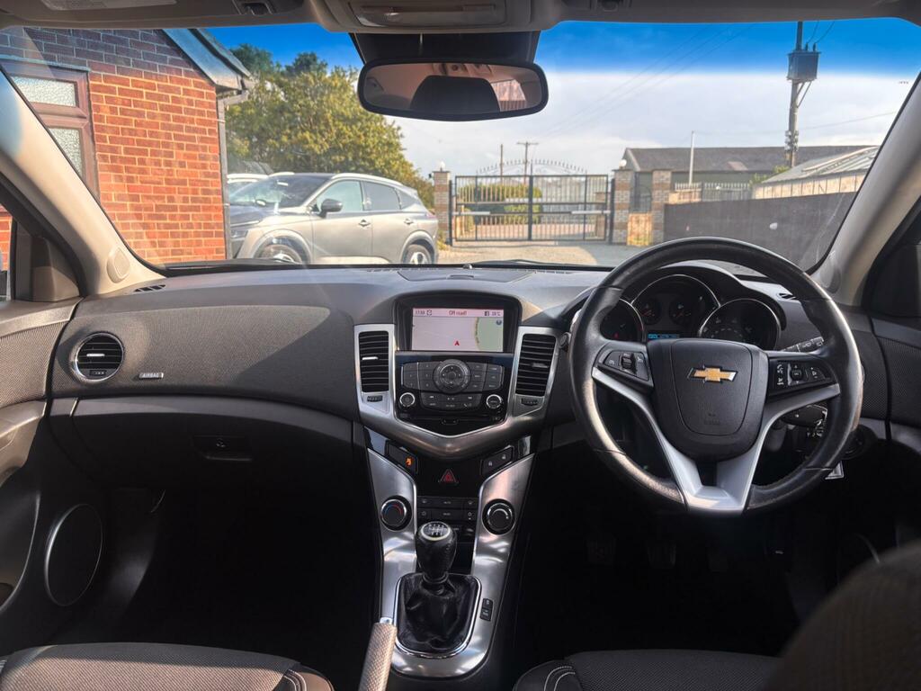 Chevrolet Cruze Hatchback Black #17