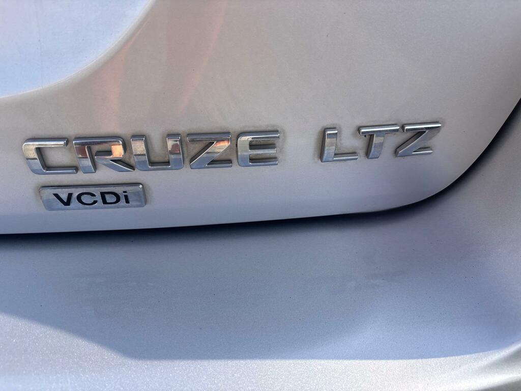 Chevrolet Cruze Hatchback Black #70