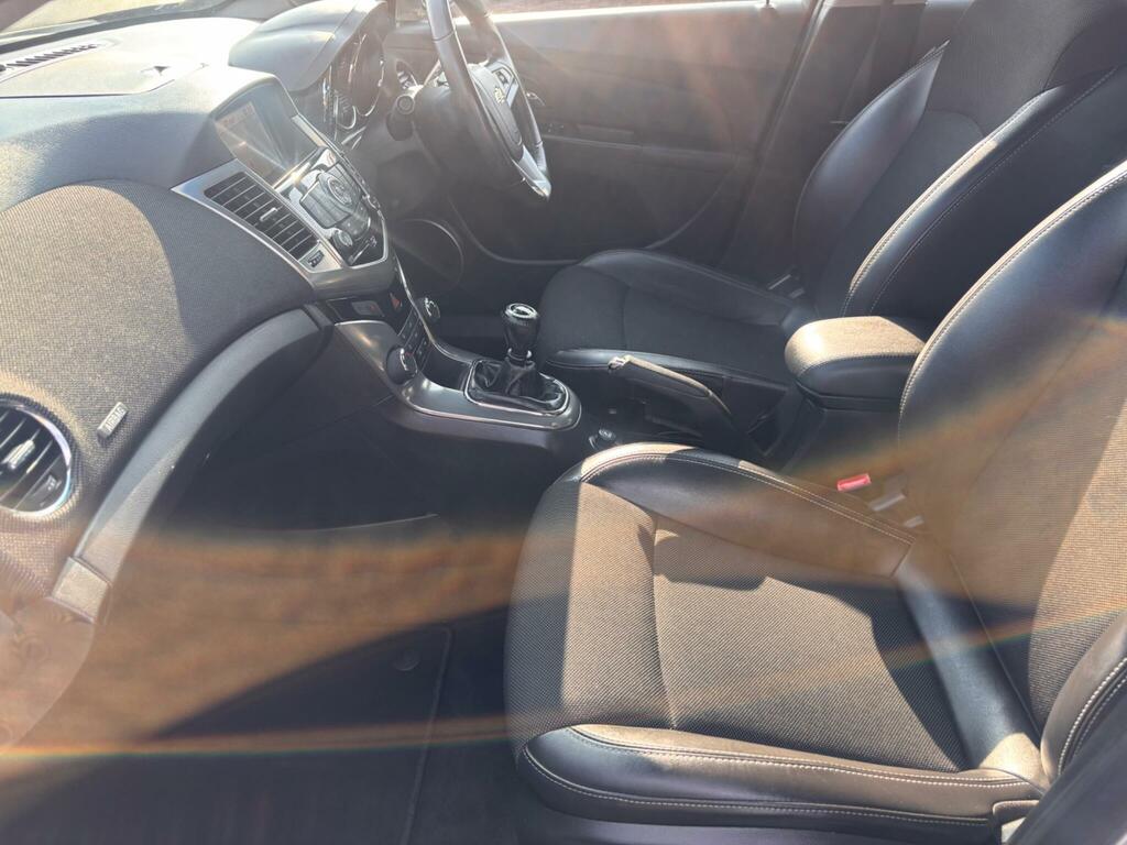 Chevrolet Cruze Hatchback Black #27